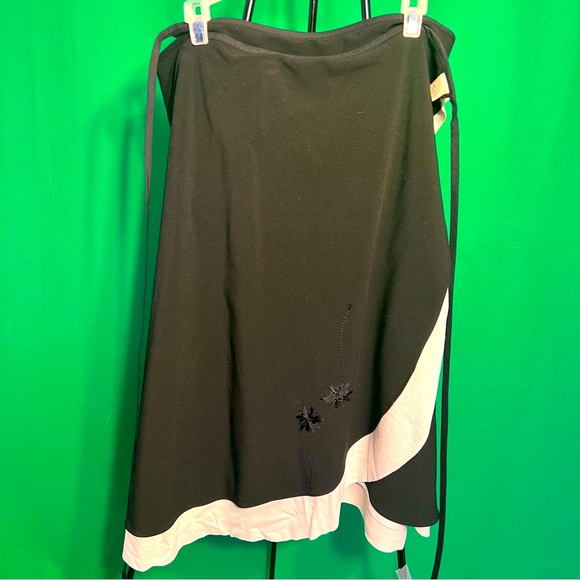 AllSizeFit Wrap Skirt Black/White with Ties You can Tie Any Waist Embroidery - Picture 4 of 16